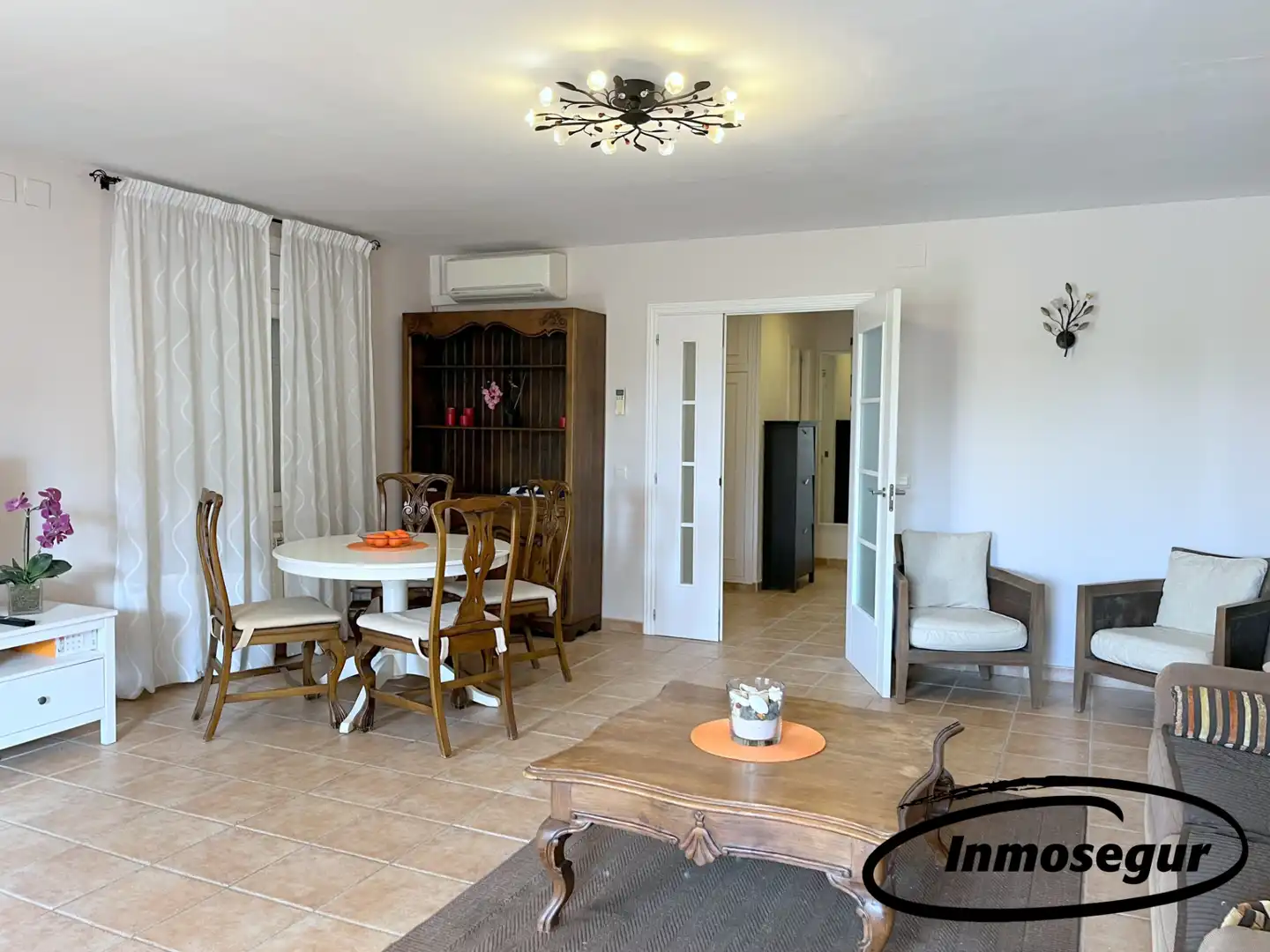Sala d'estar de Casa adosada en venda en Salou amb Aire condicionat, Calefacció i Jardí privat