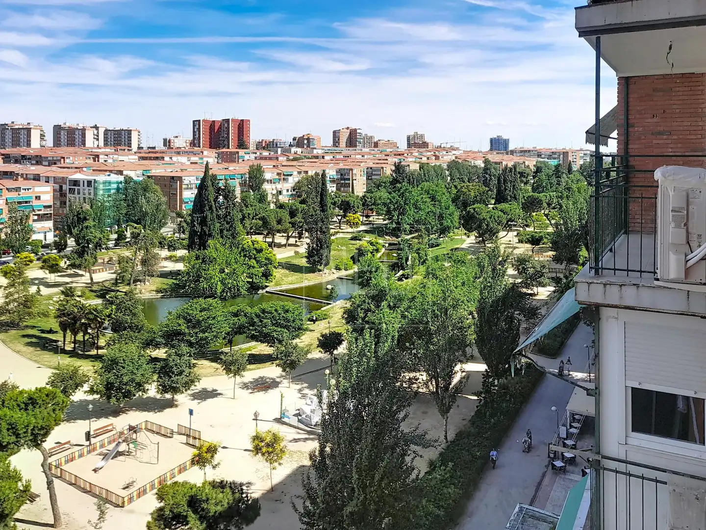 Vista exterior de Pis en venda en Madrid amb Calefacció, Parquet i Terrassa