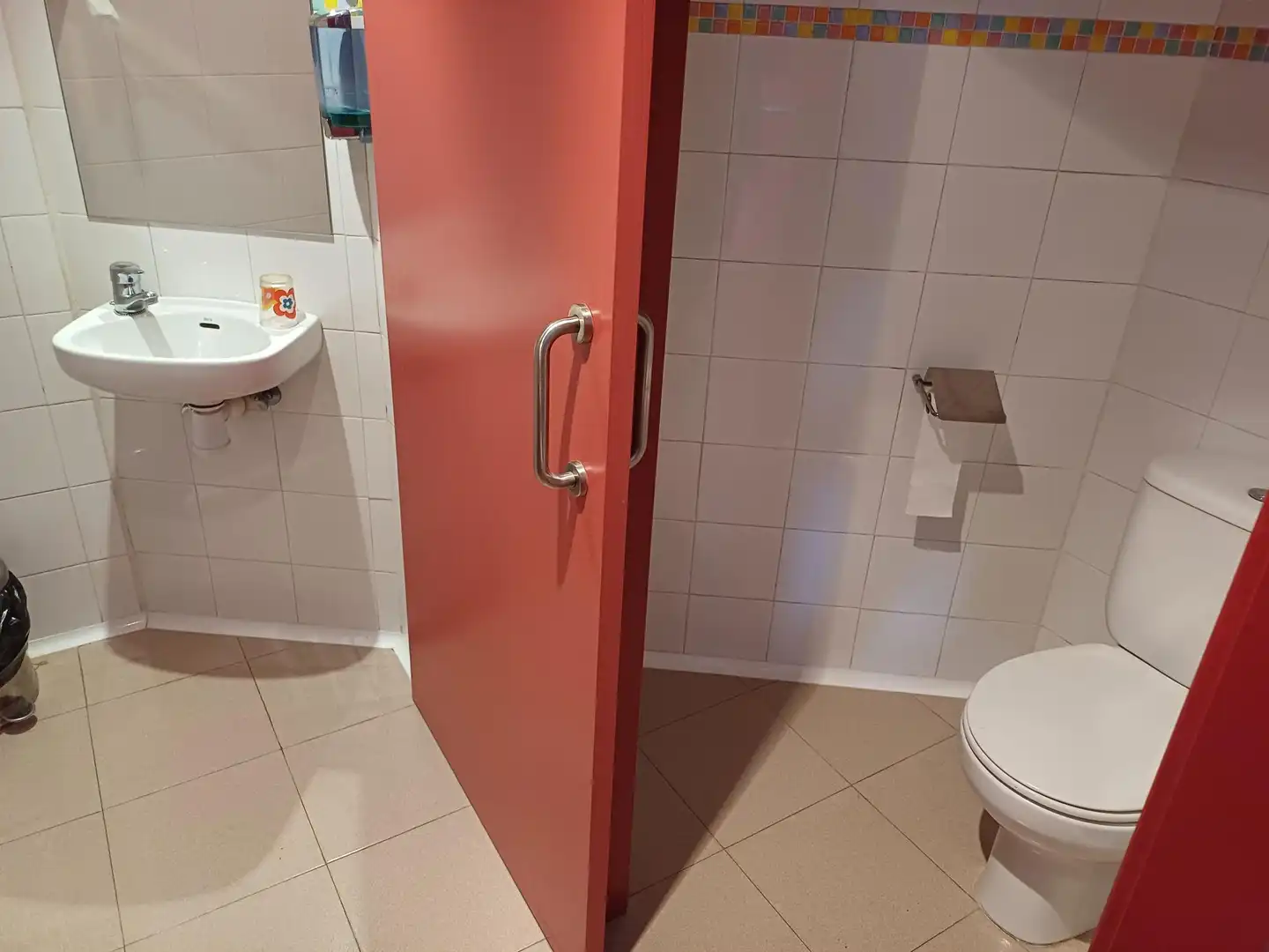 Bathroom of Commercial properties for rent in Vitoria - Gasteiz  with Air Conditioner, Parquet flooring and Furnished