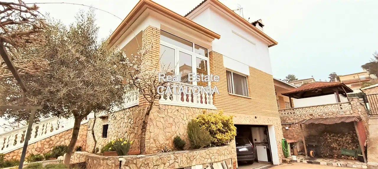 Vista exterior de Casa o xalet en venda en Lloret de Mar amb Calefacció, Jardí privat i Terrassa