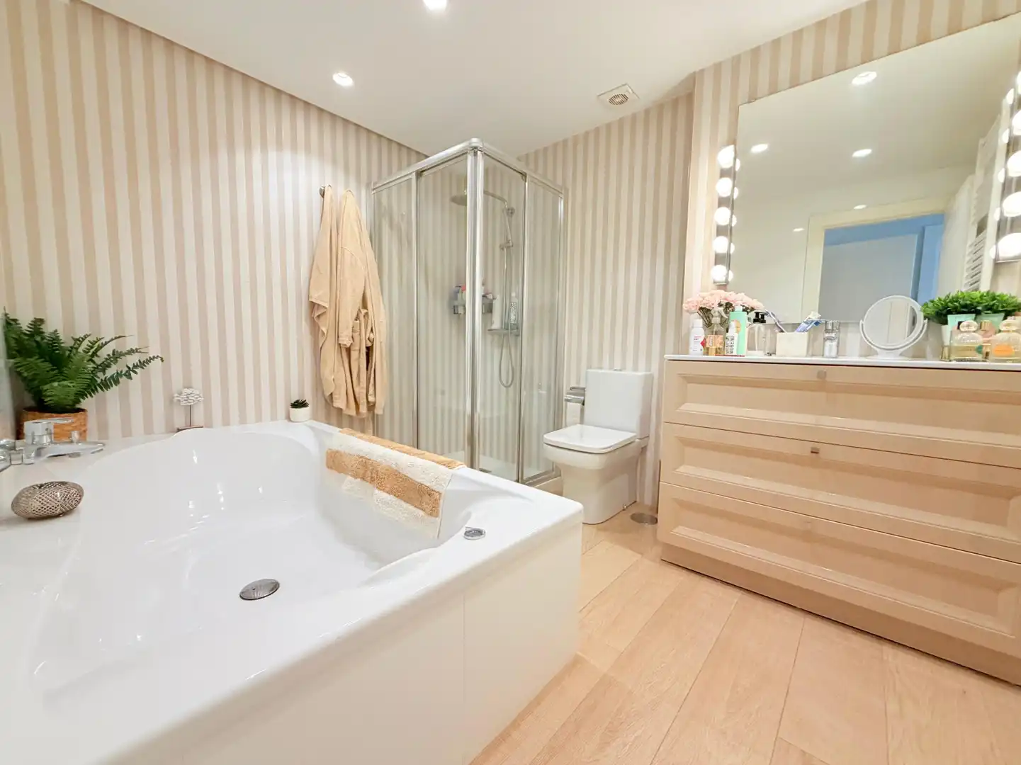 Badezimmer von Wohnung zum Verkauf in Avilés mit Heizung, Terrasse und Möbliert