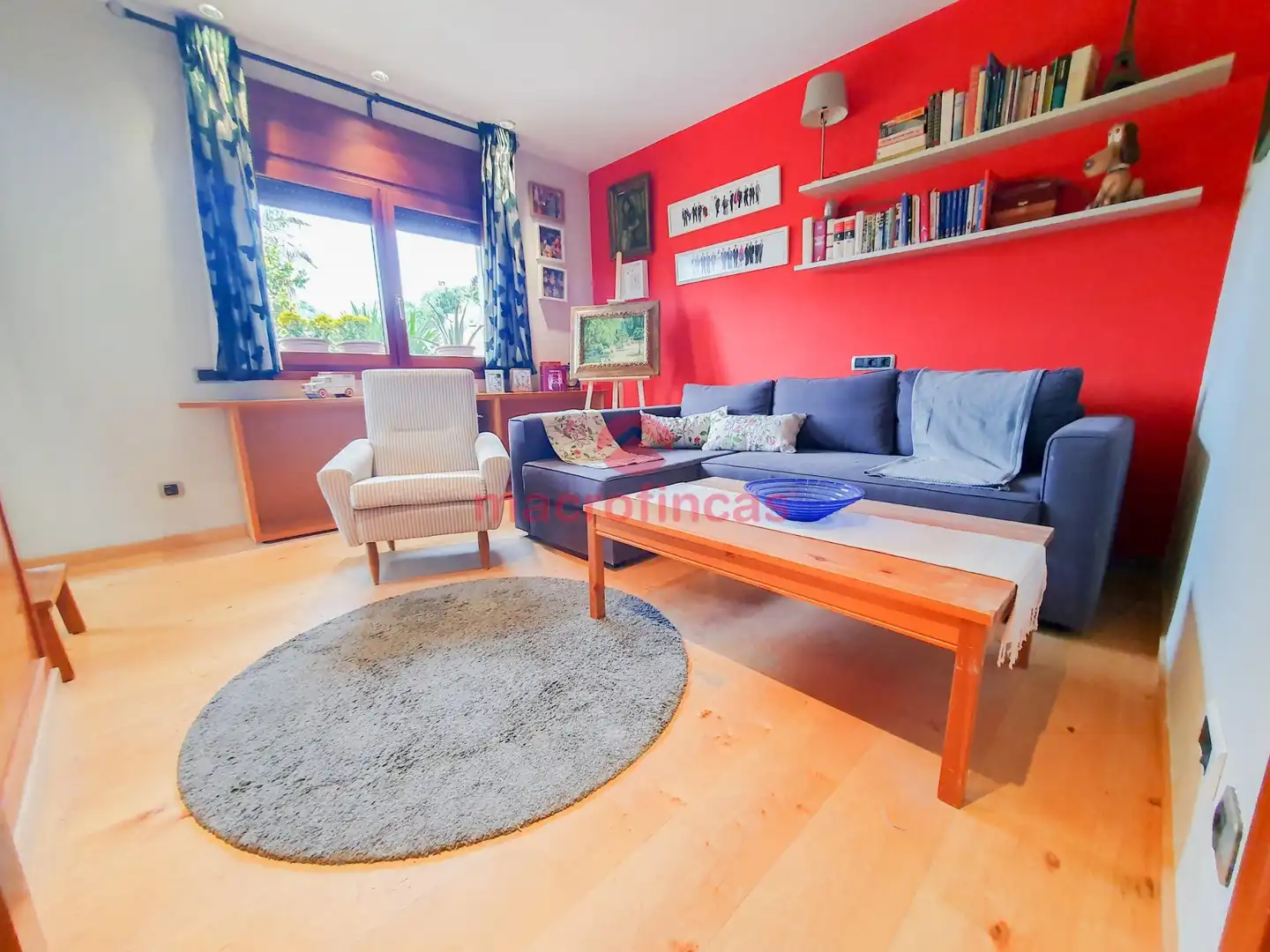 Sala d'estar de Casa o xalet en venda en Olesa de Montserrat amb Aire condicionat, Jardí privat i Terrassa