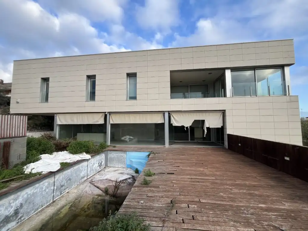 Vista exterior de Casa o xalet en venda en Canovelles