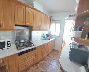 Cuina de Pis de lloguer en Cáceres Capital amb Aire condicionat, Terrassa i Moblat