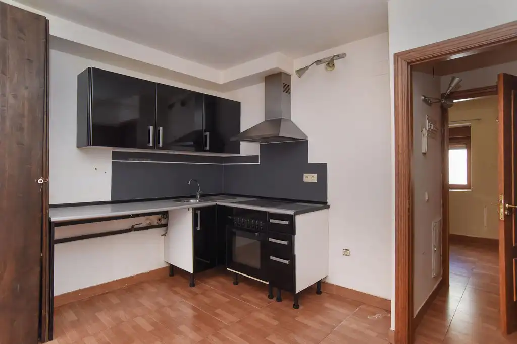 Cuina de Casa adosada en venda en Naut Aran amb Calefacció i Alarma