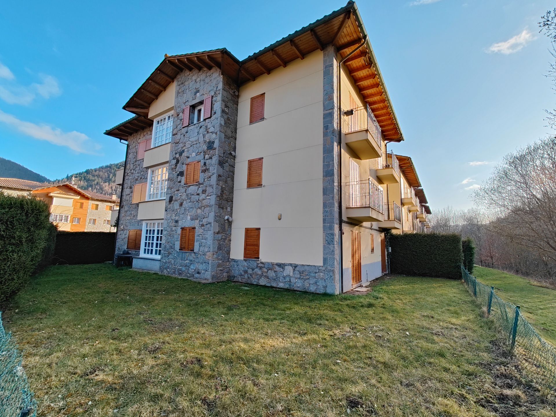 Exterior view of Planta baja for sale in Camprodon  with Private garden and Parquet flooring