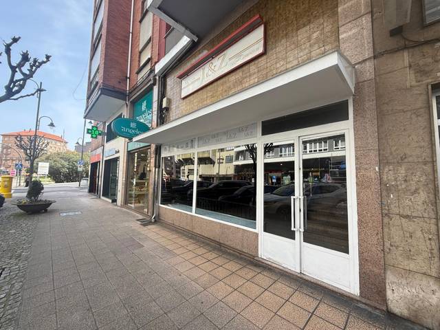 Local comercial en Alquiler en Avilés - Doctor Jiménez Díaz en El Carbayedo - El Quirinal
