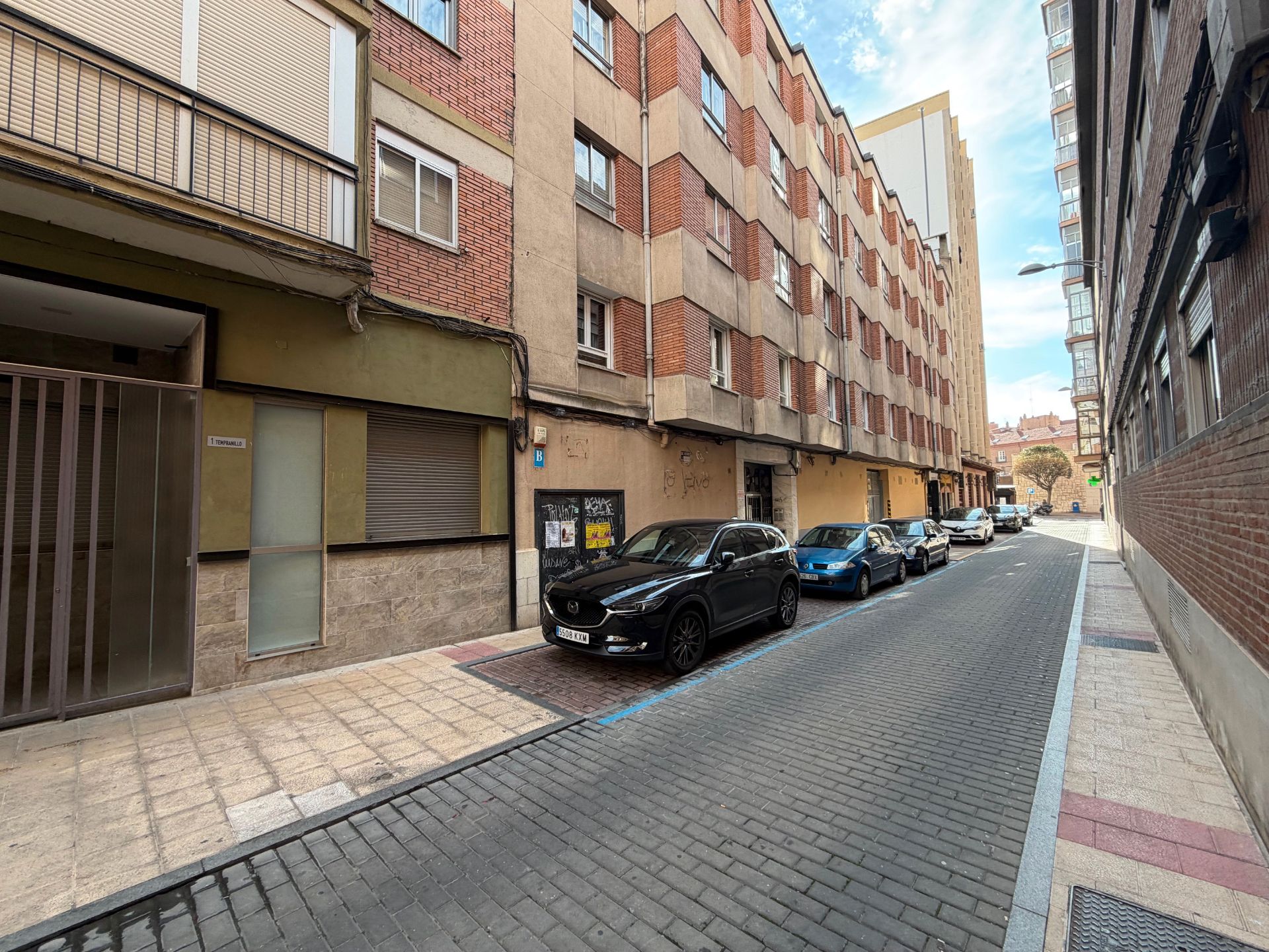 Vista exterior de Local en venda en Valladolid Capital amb Calefacció