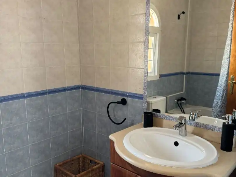Bany de Casa o xalet de lloguer en Cártama amb Aire condicionat, Terrassa i Moblat