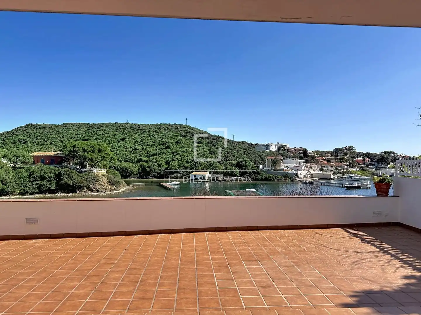Vista exterior de Casa o xalet en venda en Maó - Mahón amb Aire condicionat, Jardí privat i Terrassa