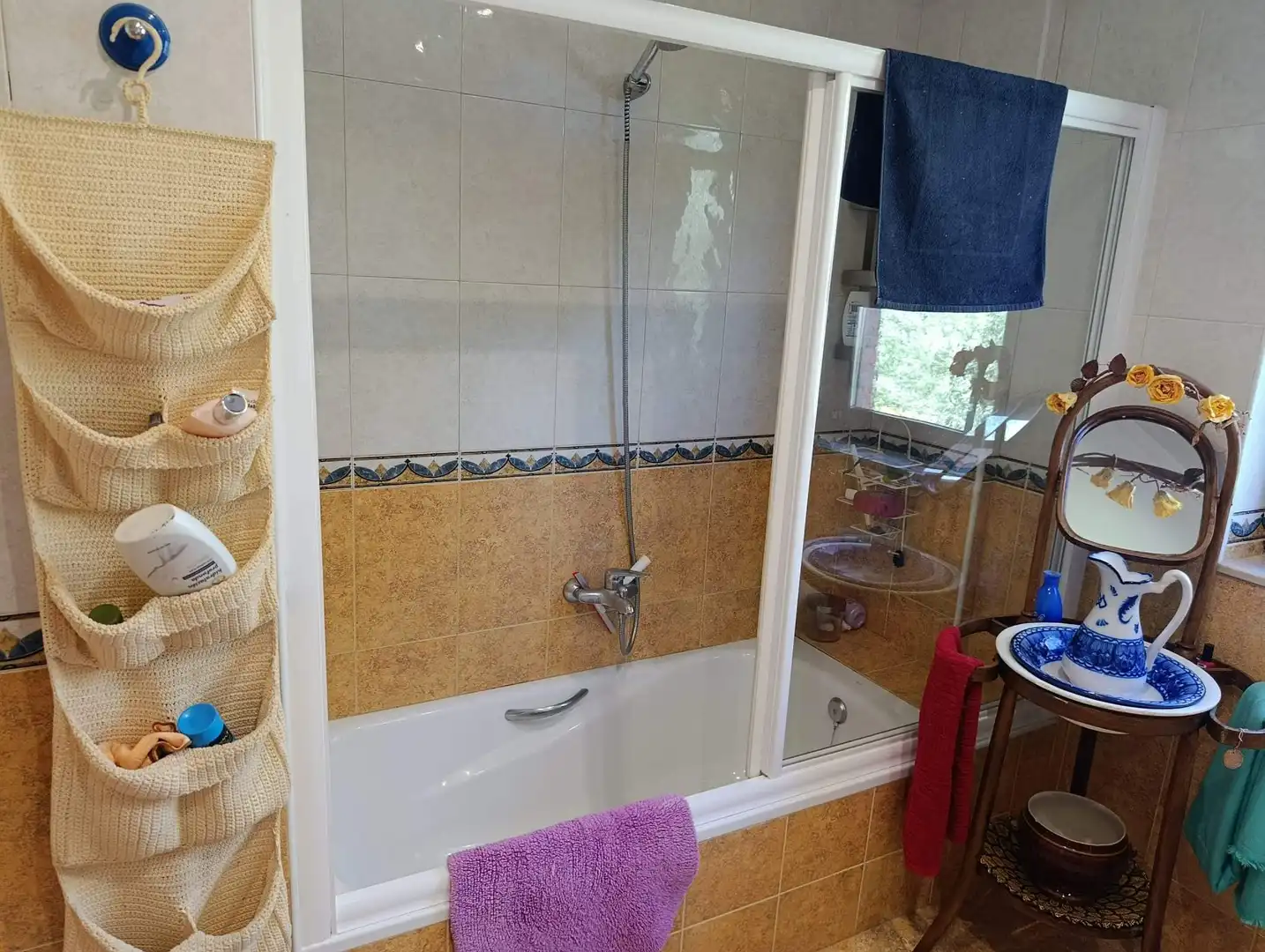 Bany de Casa o xalet en venda en San Andrés del Rabanedo amb Calefacció, Jardí privat i Terrassa