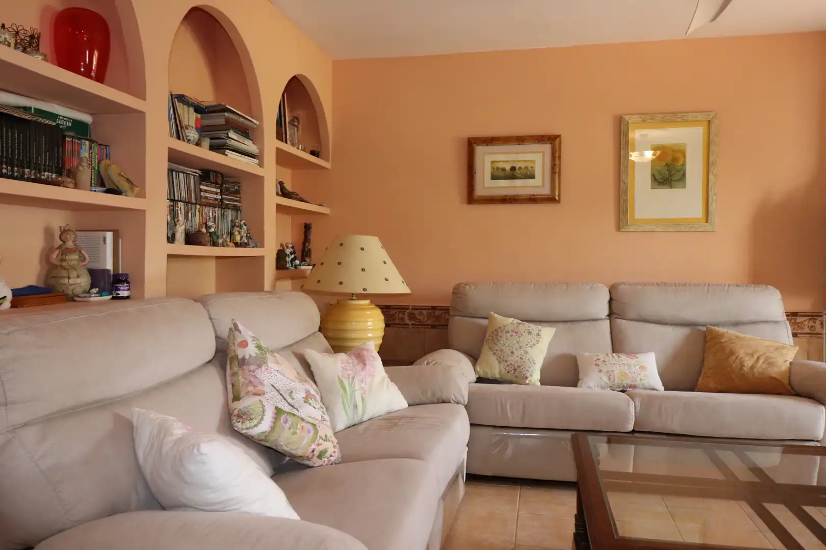 Sala de estar de Casa adosada en venta en Casares con Terraza, Amueblado y Alarma