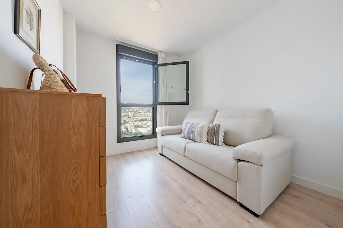 Dormitori de Apartament en venda en Málaga amb Aire condicionat, Terrassa i Moblat