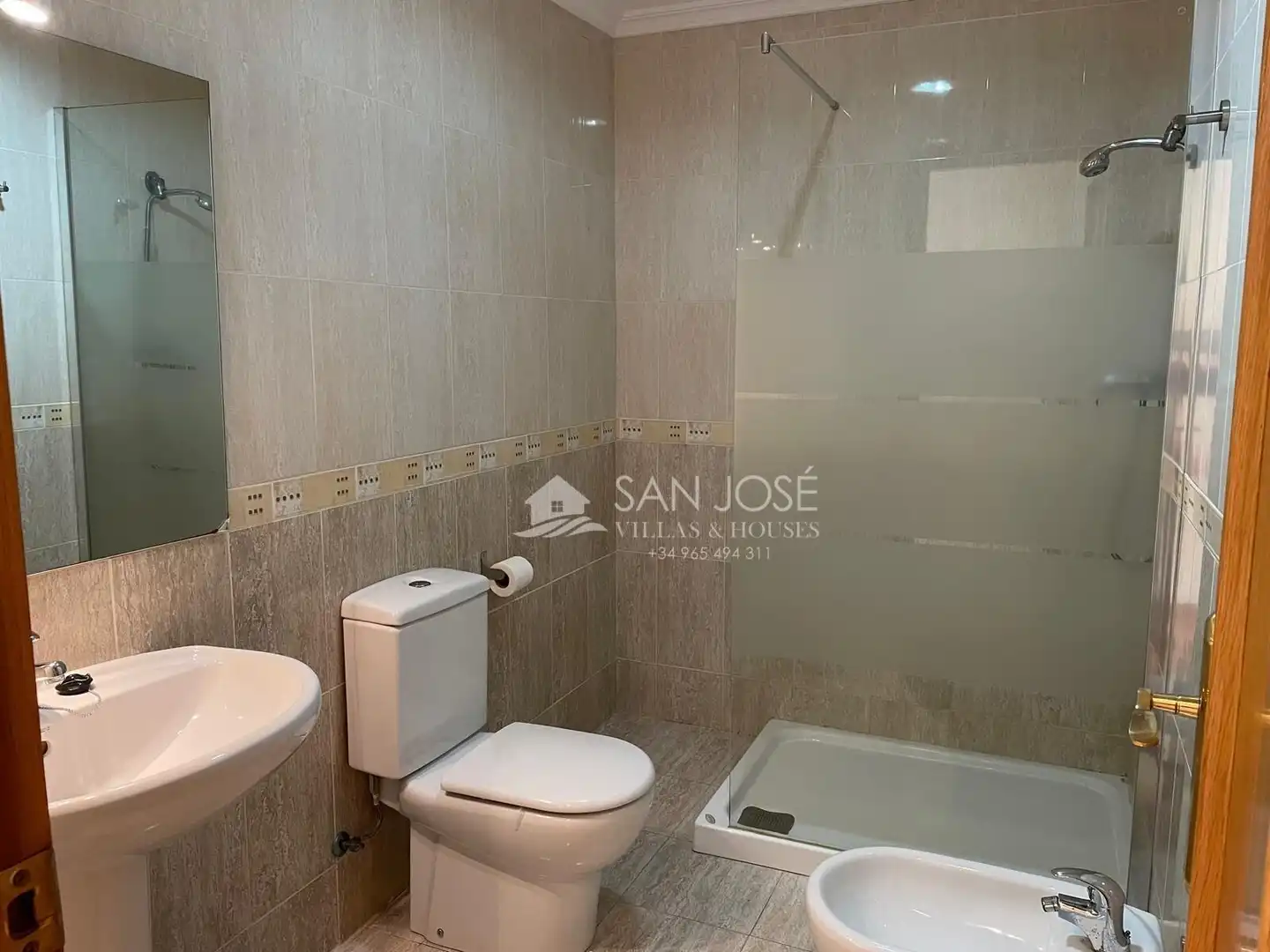 Bathroom of Attic for sale in El Pinós / Pinoso  with Furnished, Balcony and Community pool