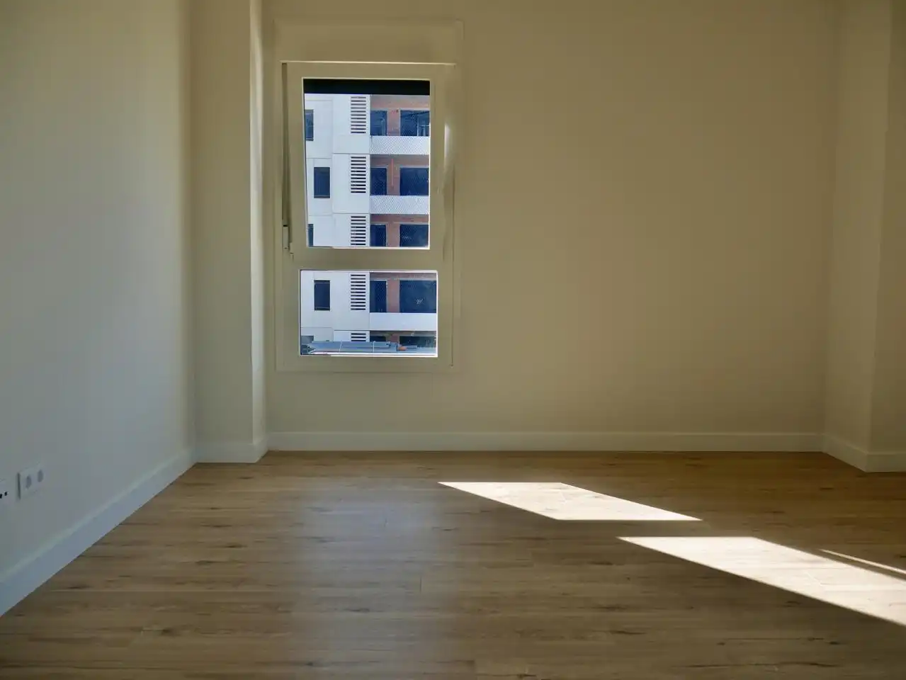 Flat for rent in Ángel Ojeda Avilés, Entrenúcleos