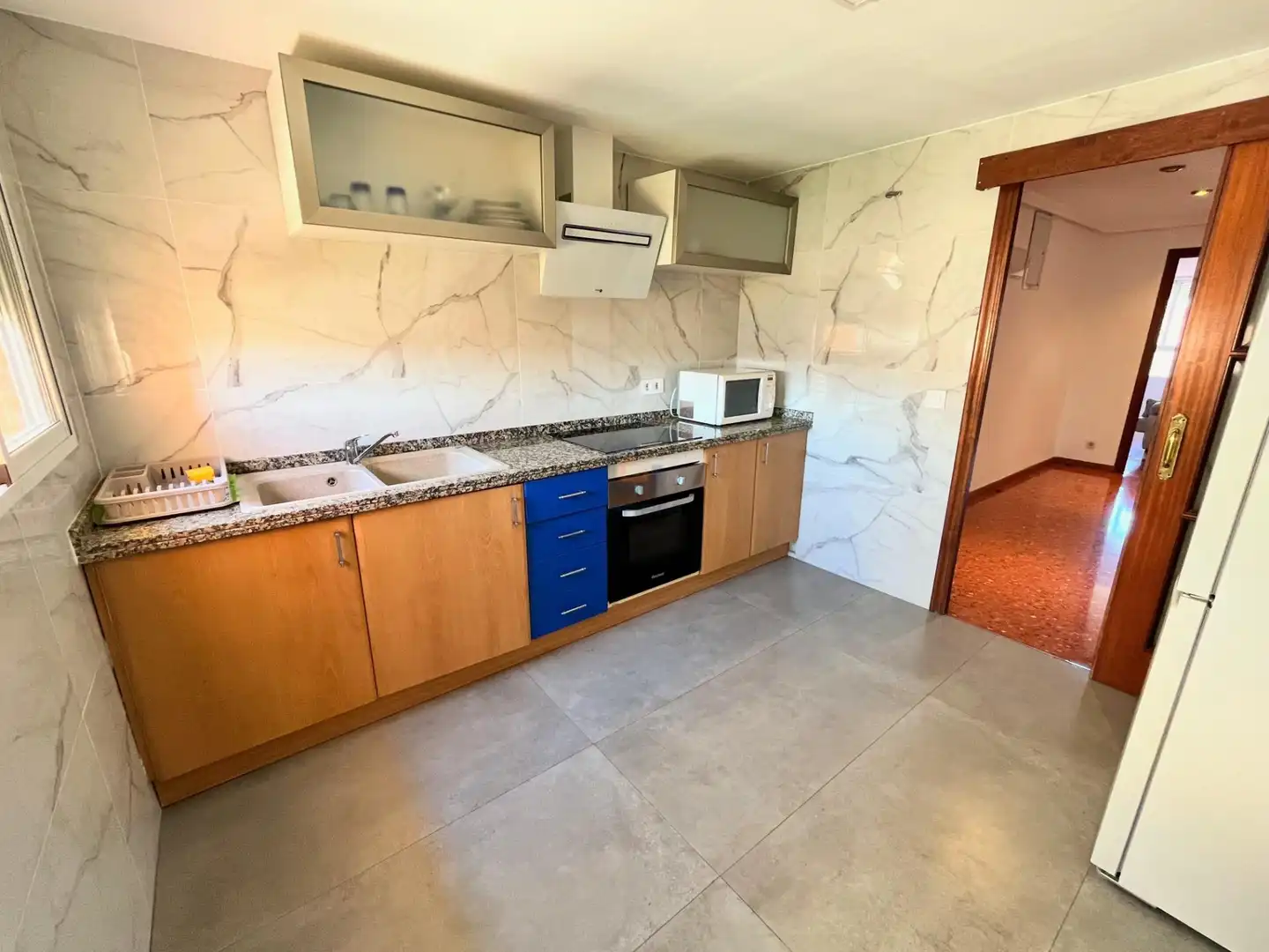 Cocina de Piso en venta en Alicante / Alacant con Jardín privado, Terraza y Piscina comunitaria