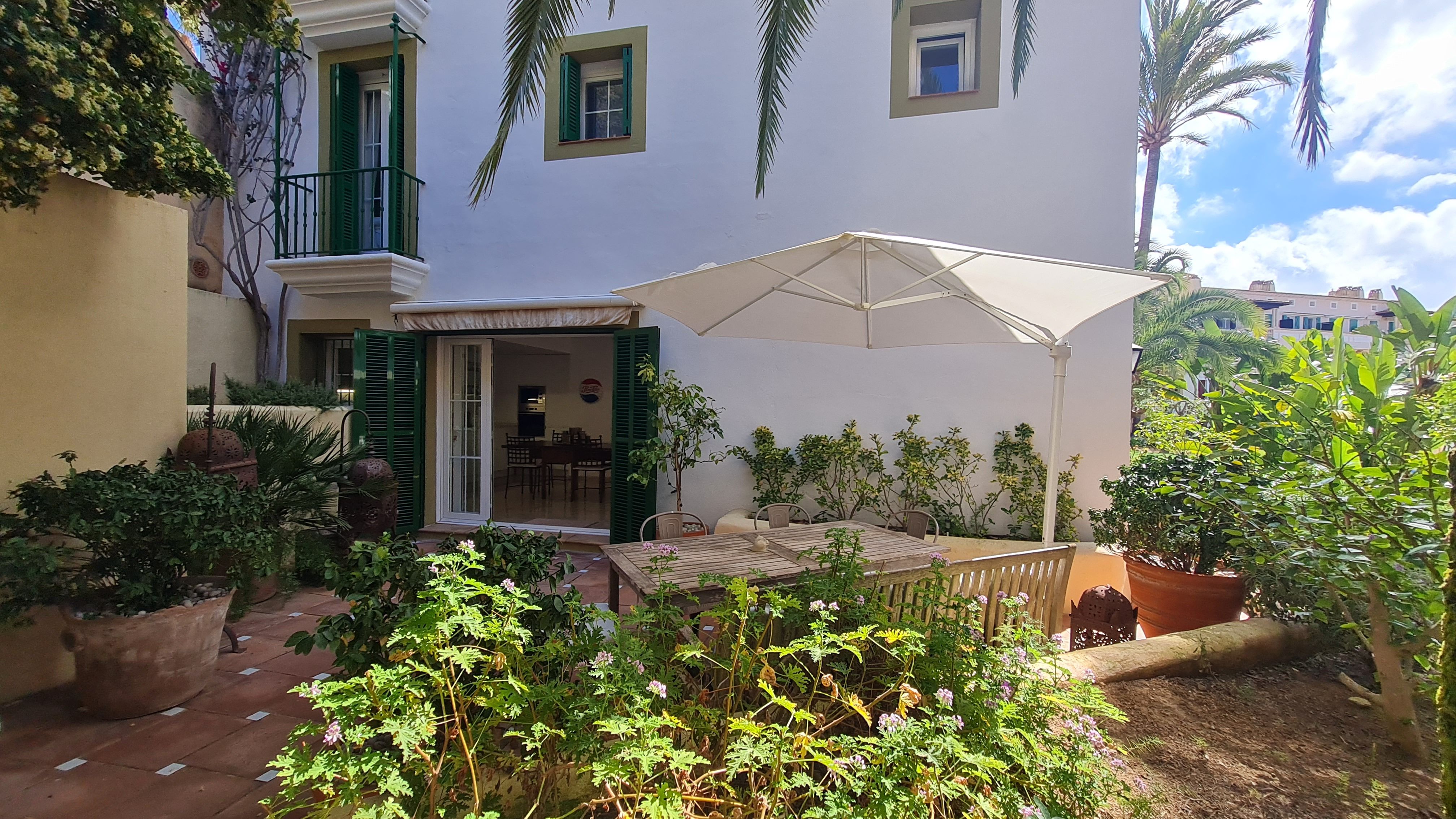 Jardí de Apartament de lloguer en Calvià amb Aire condicionat, Moblat i Piscina comunitària