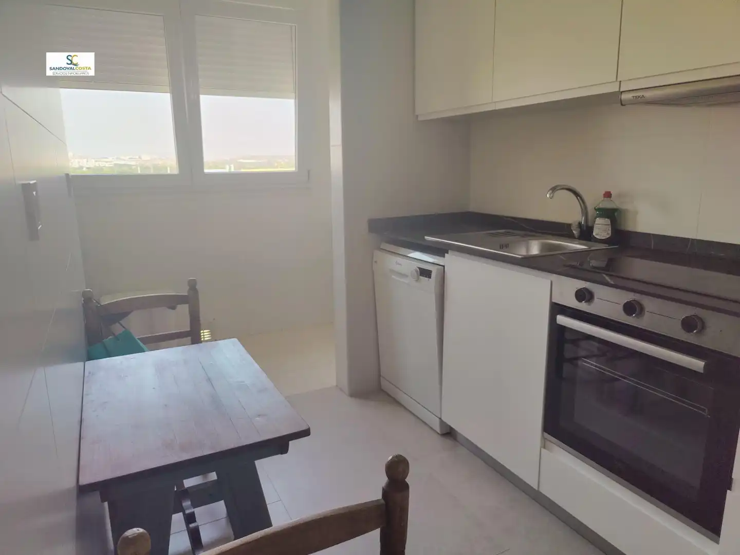 Cocina de Piso de alquiler en Alicante / Alacant con Parquet y Piscina comunitaria