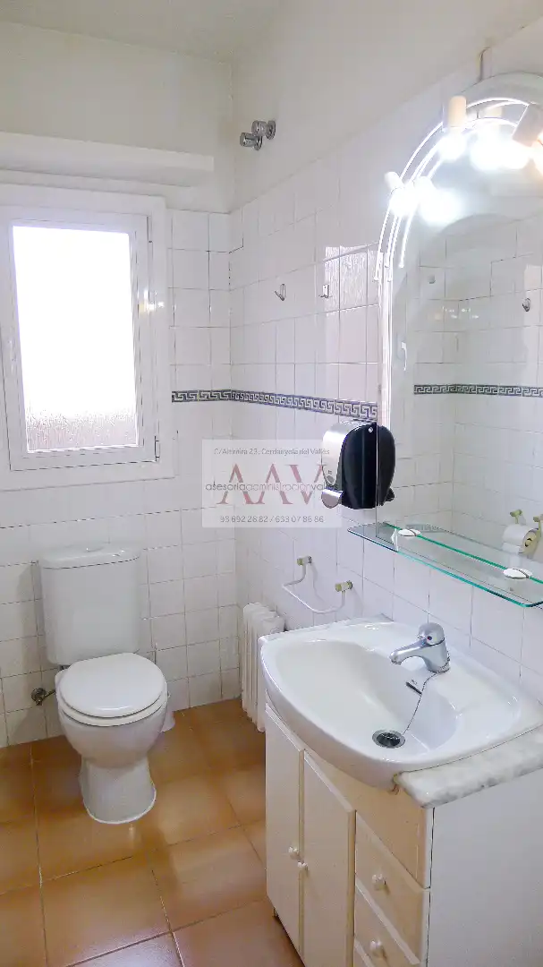 Badezimmer von Maisonette zum Verkauf in Matadepera mit Klimaanlage, Heizung und Privatgarten