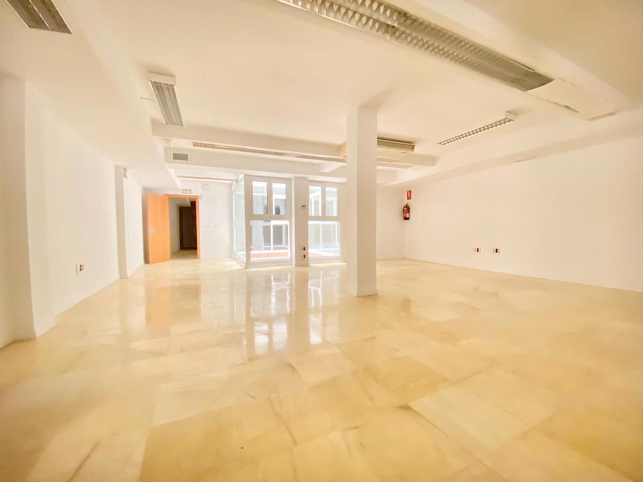 Local en venta en  Almería Capital con Aire acondicionado