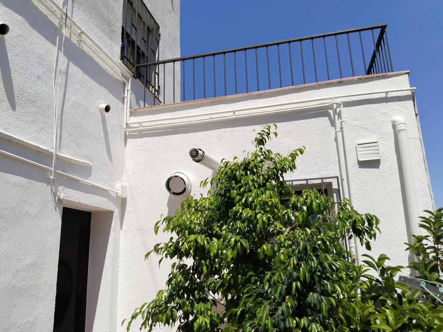 Vista exterior de Piso en venta en Barcelona con Calefacción y Balcón