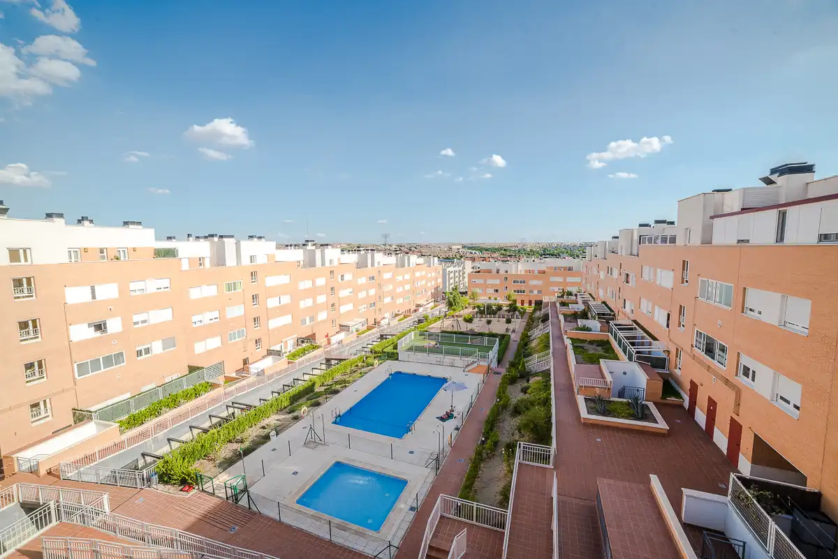 Vista exterior de Ático en venta en Arroyomolinos (Madrid) con Calefacción, Terraza y Trastero
