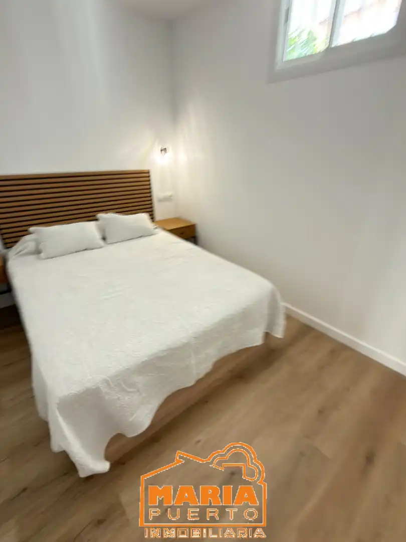 Dormitori de Apartament de lloguer en Málaga amb Aire condicionat i Moblat