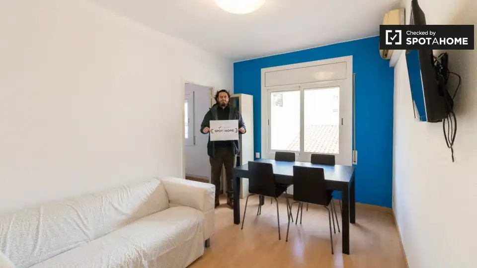 Living room of Flat for share in L'Hospitalet de Llobregat  with Air Conditioner, Heating and Furnished