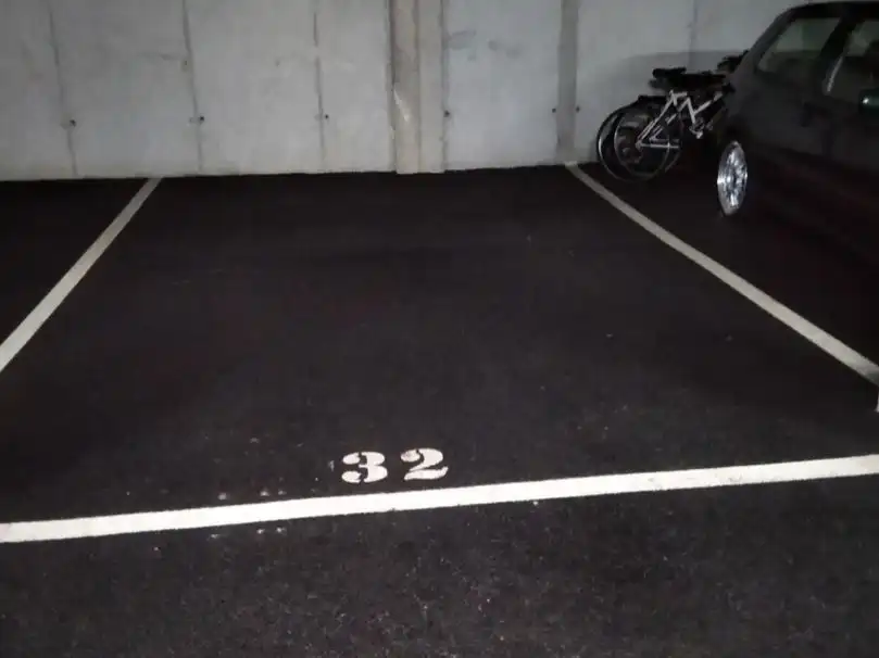 Parking de Garaje en venta en Gijón  con Alarma