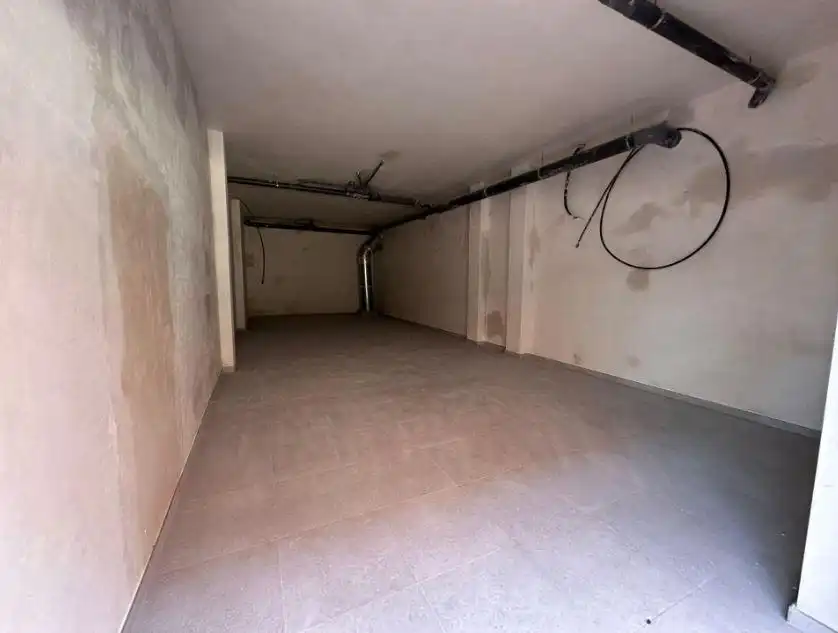 Business premises for sale in Casc Urbà, imagen 2
