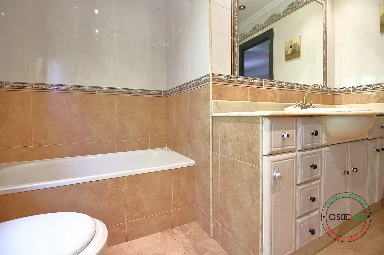 Bany de Casa o xalet en venda en Gijón  amb Calefacció, Parquet i Moblat