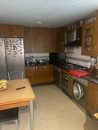 Cuina de Casa adosada en venda en Peleas de Abajo amb Calefacció i Traster