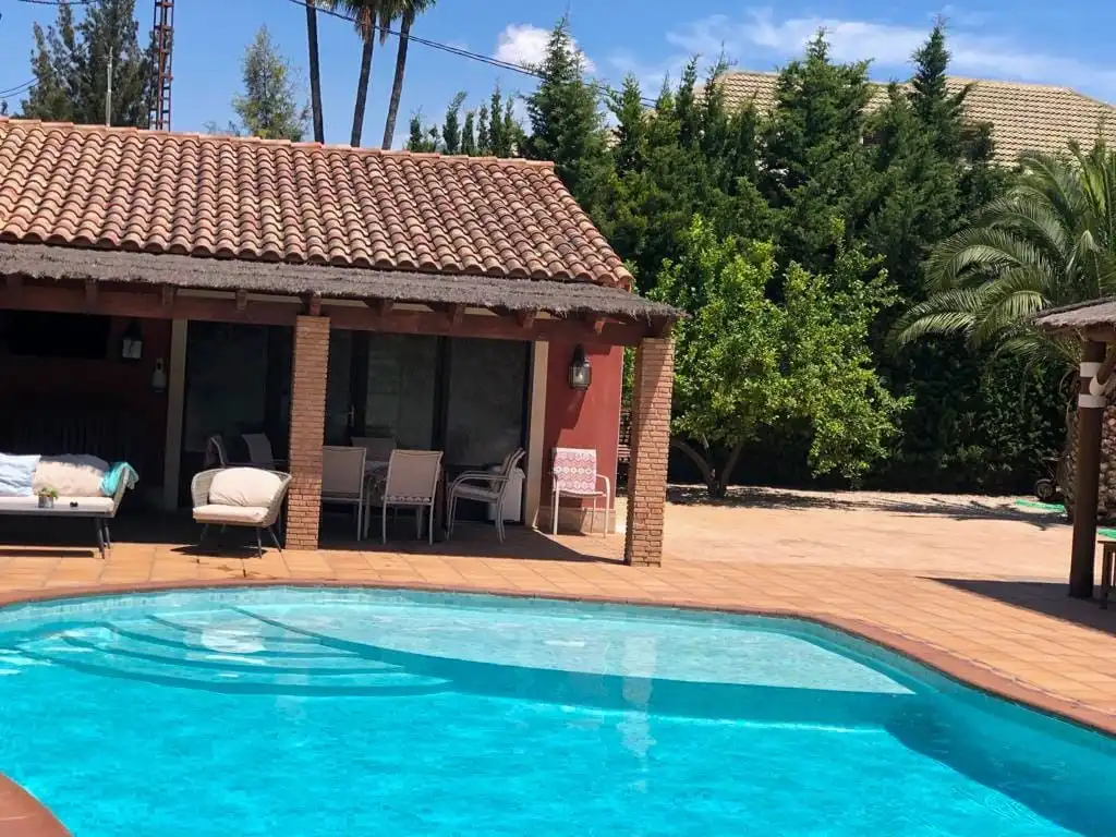 Piscina de Casa o chalet en venta en Elda con Aire acondicionado, Calefacción y Jardín privado
