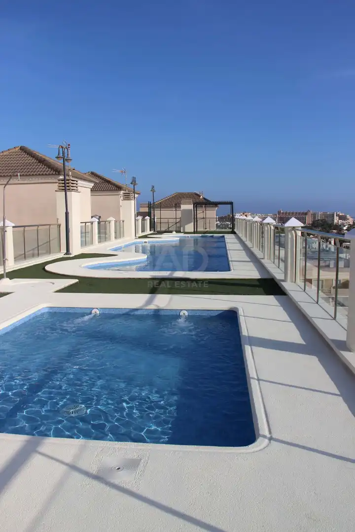 Piscina de Pis en venda en Roquetas de Mar amb Piscina