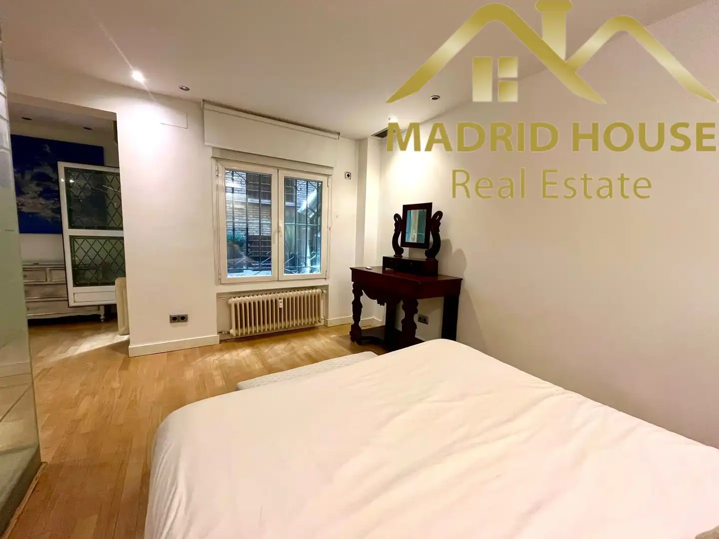 Schlafzimmer von Wohnung zum Verkauf in Madrid mit Klimaanlage, Heizung und Möbliert