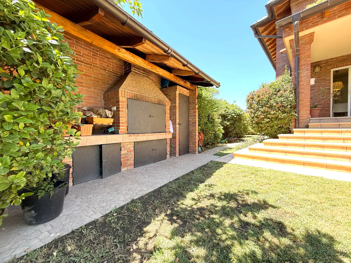 Detached house with pool for sale in Carrer de Josep Clarà, imagen 9