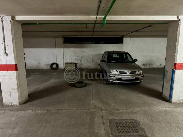Garaje en Venta en Calle Sumatra en Rollo - Puente Ladrillo