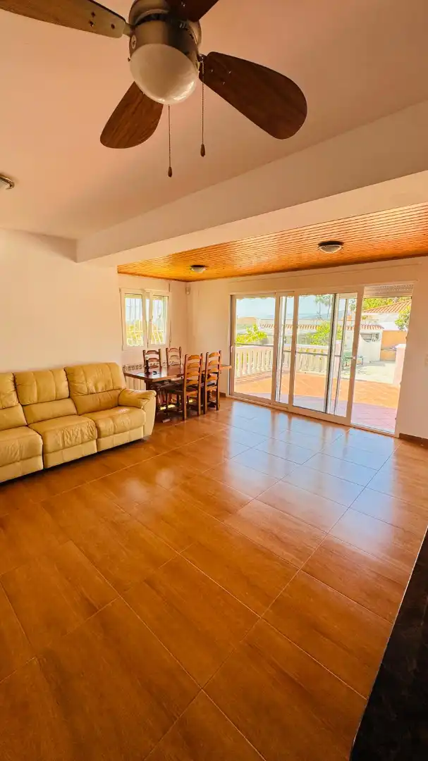 Sala d'estar de Casa o xalet en venda en Vinaròs amb Aire condicionat, Calefacció i Jardí privat