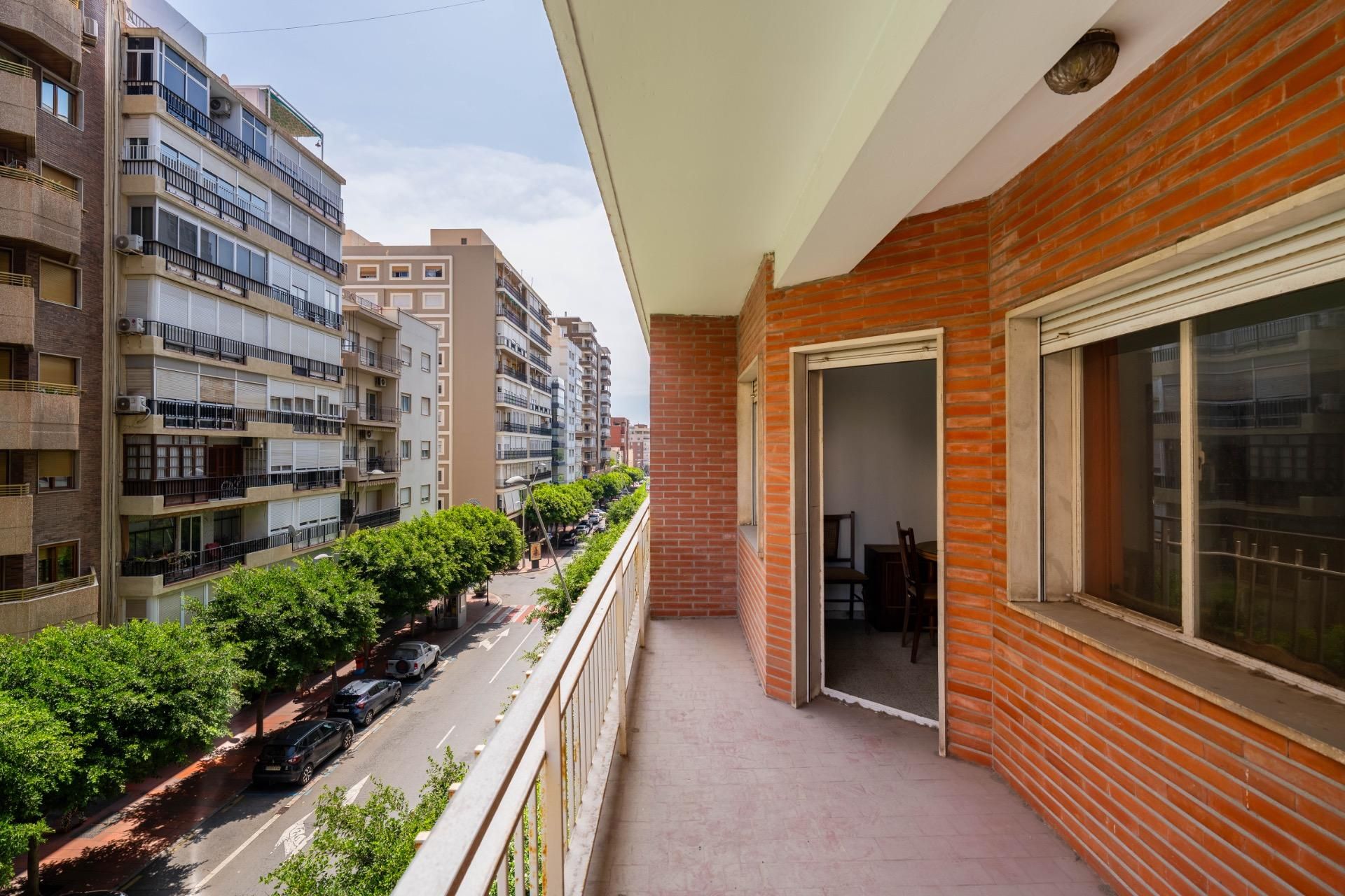 Vista exterior de Pis en venda en  Almería Capital amb Terrassa