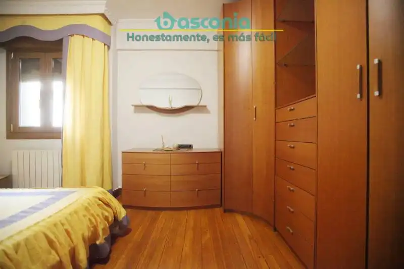 Bedroom of Flat for sale in Basauri   with Heating and Furnished