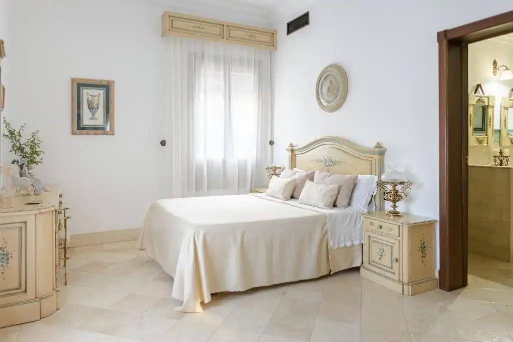 Bedroom of Houses for sale in Sevilla  with Air Conditioner, Private garden and Terrace