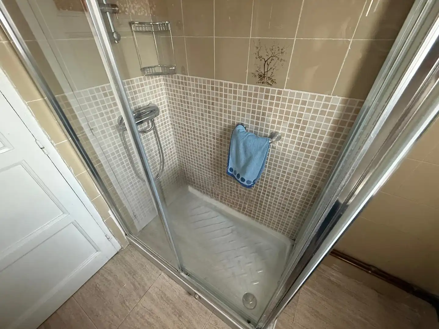 Bathroom of Flat for sale in Madrid  with Air Conditioner and Heating