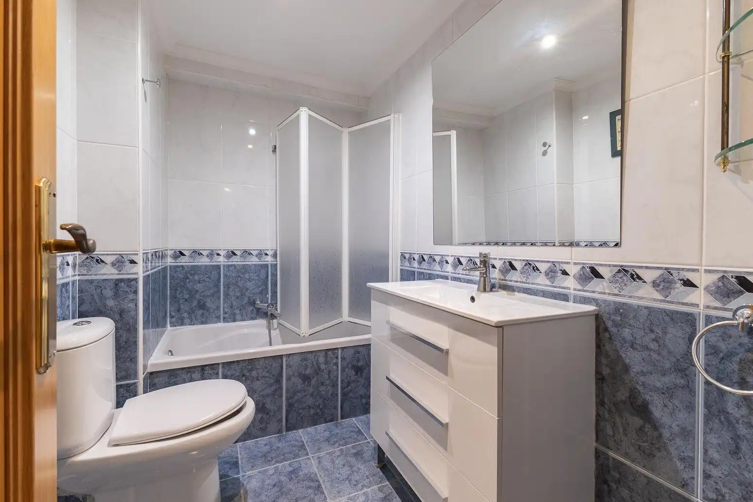 Baño de Piso en venta en Valencia con Aire acondicionado, Amueblado y Balcón