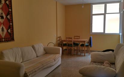 Sala d'estar de Pis en venda en Las Palmas de Gran Canaria amb Balcó