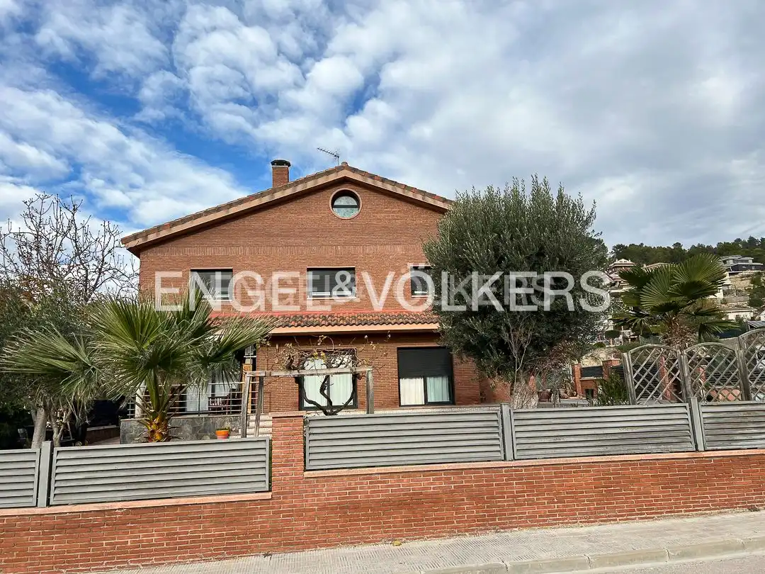 Vista exterior de Casa o xalet en venda en Castellgalí amb Aire condicionat, Calefacció i Jardí privat