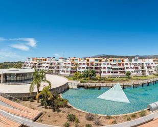 Vista exterior de Dúplex en venda en Benahavís amb Aire condicionat, Terrassa i Moblat