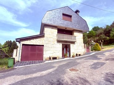 Casa amb balcó en venda a Esgos