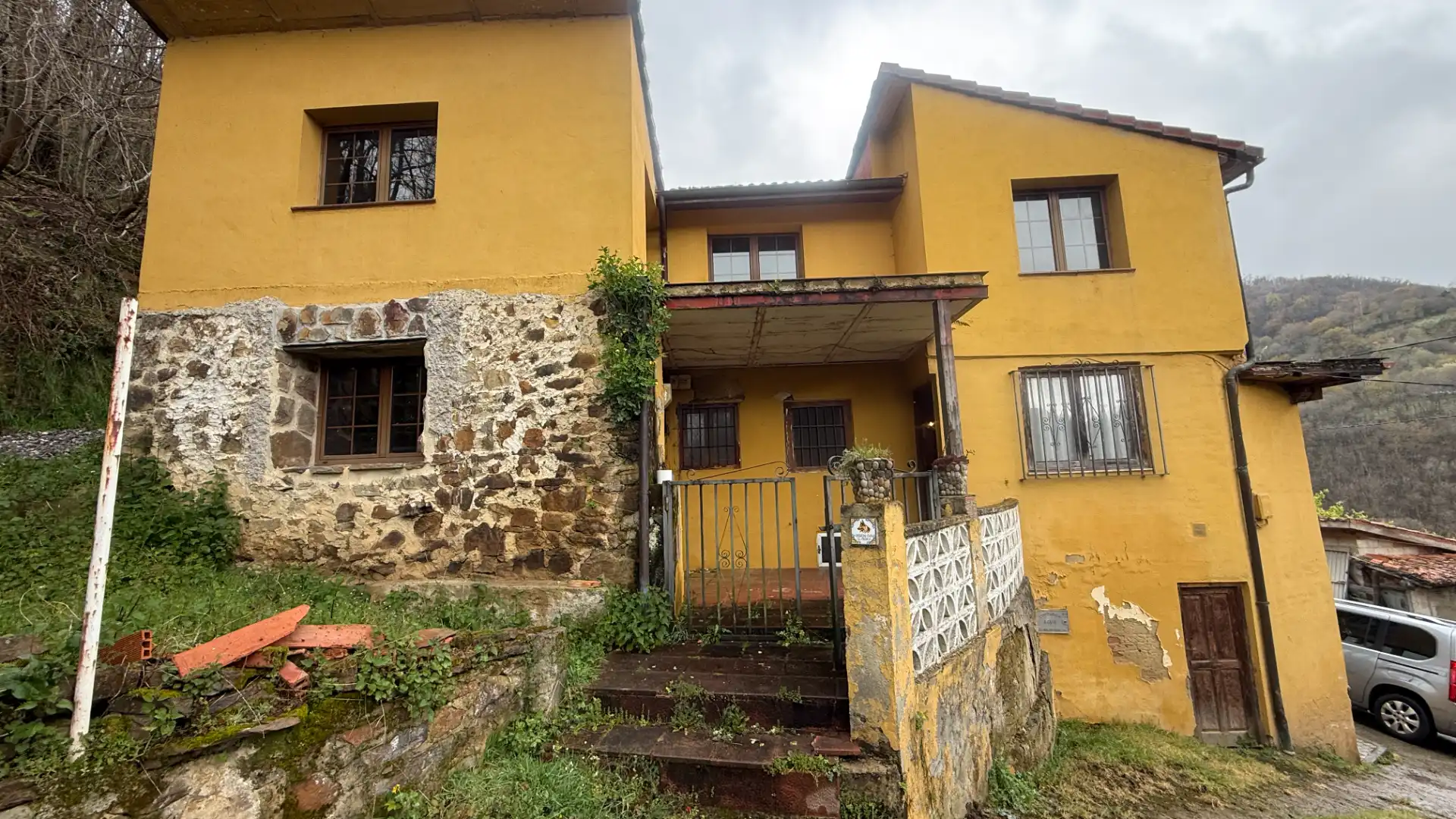 Vista exterior de Casa o chalet en venta en Lena con Jardín privado, Terraza y Trastero