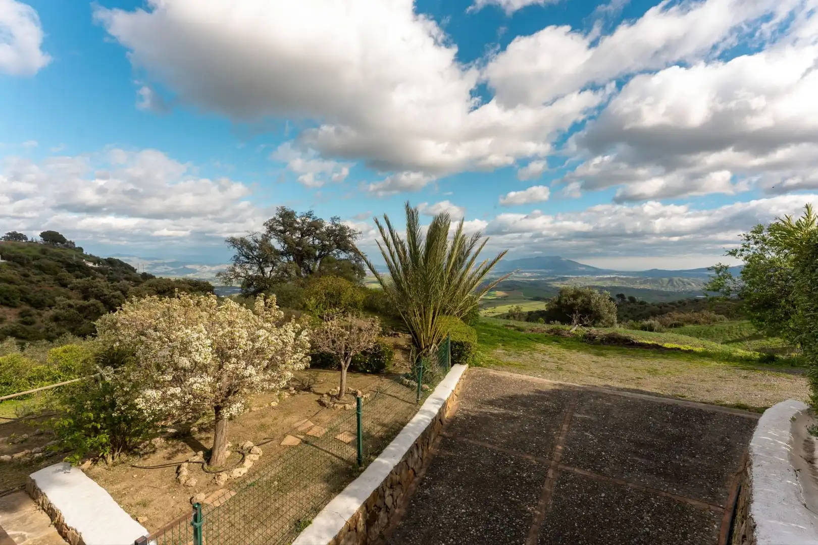 Jardí de Finca rústica en venda en Casarabonela amb Calefacció i Piscina