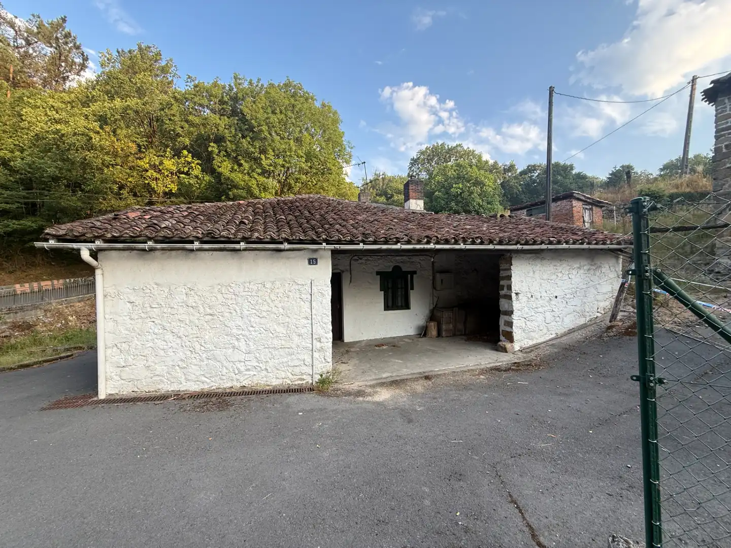 Vista exterior de Finca rústica en venda en Loiu amb Jardí privat